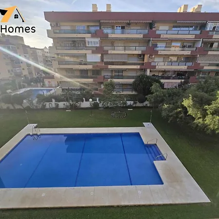 - Piscina Comunitaria